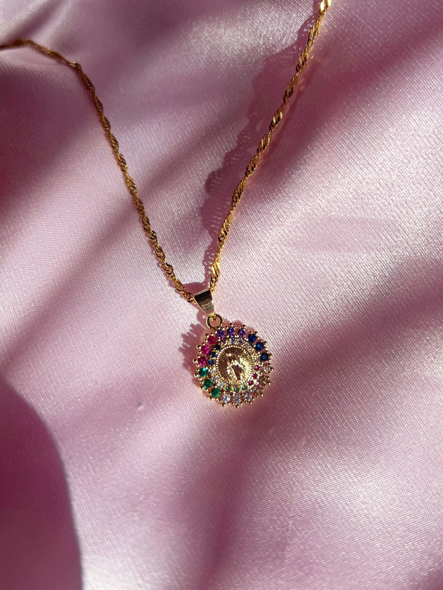 Mary Icon Necklace (18k gold)