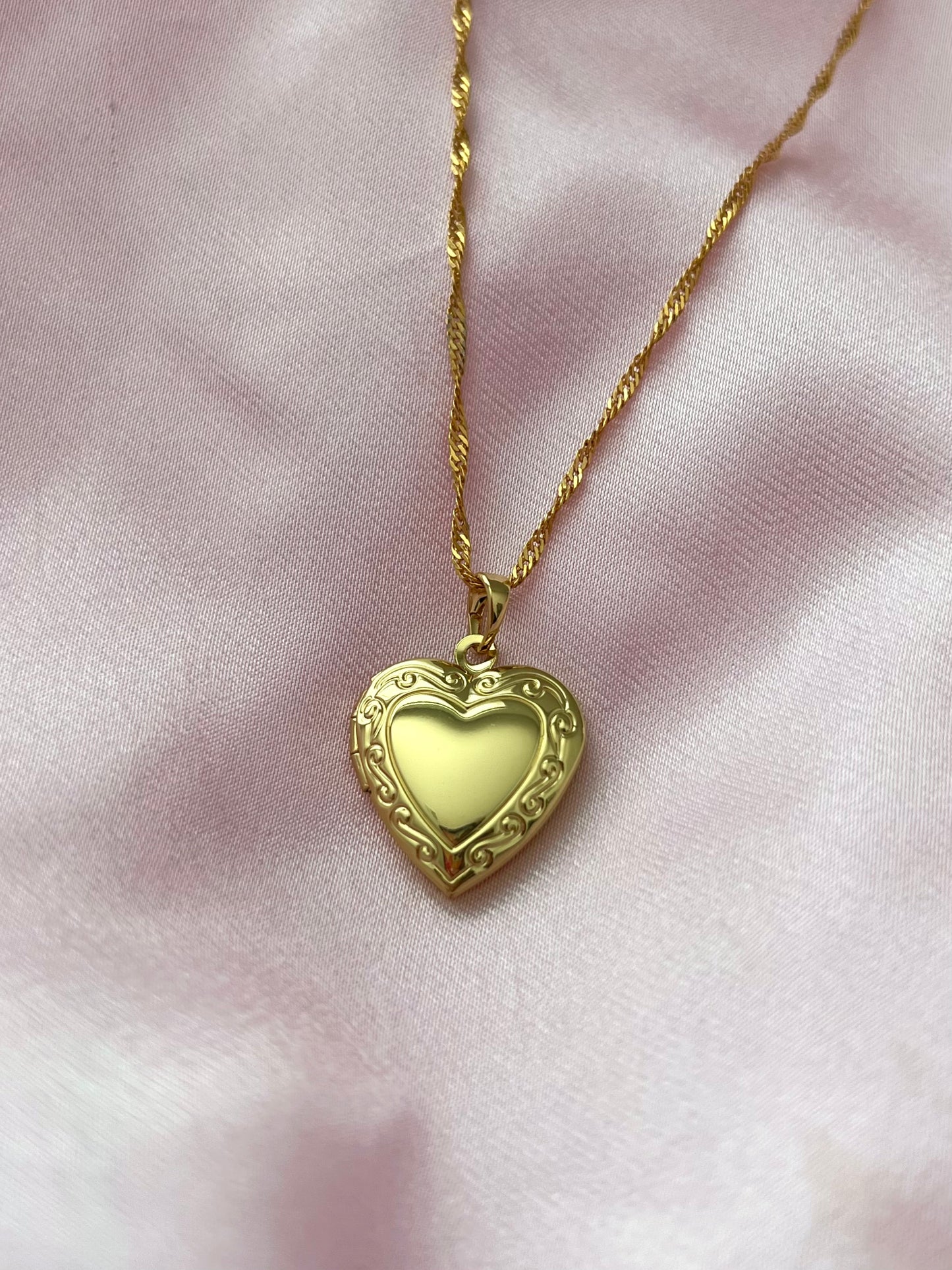 Ophelia Locket (24k gold) - Luna Alaska Jewelry