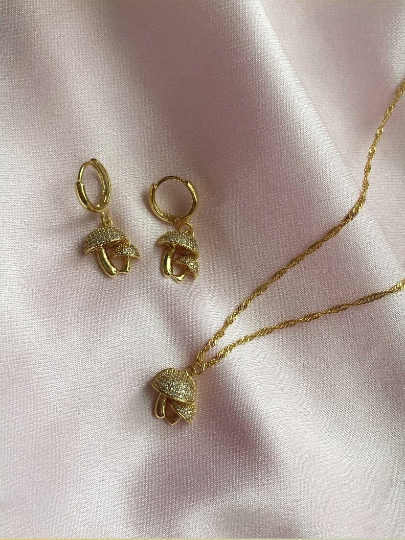 Mushie Huggies (18k gold) - Luna Alaska Jewelry